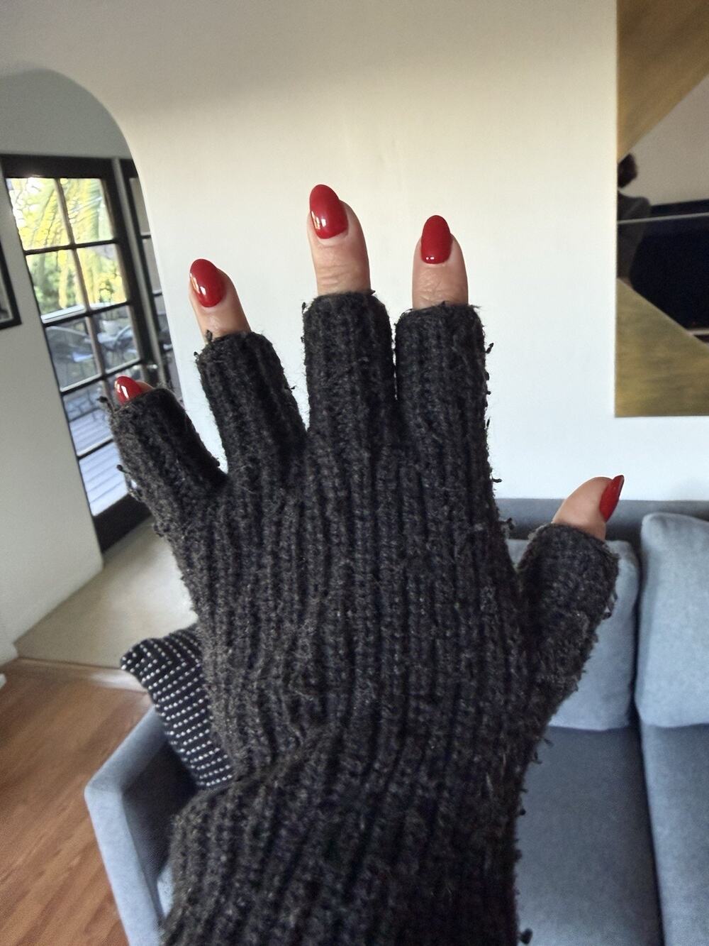 🖤 AllSaints Ribbed Knit Fingerless Gloves – Charcoal Black – Distressed & Cozy